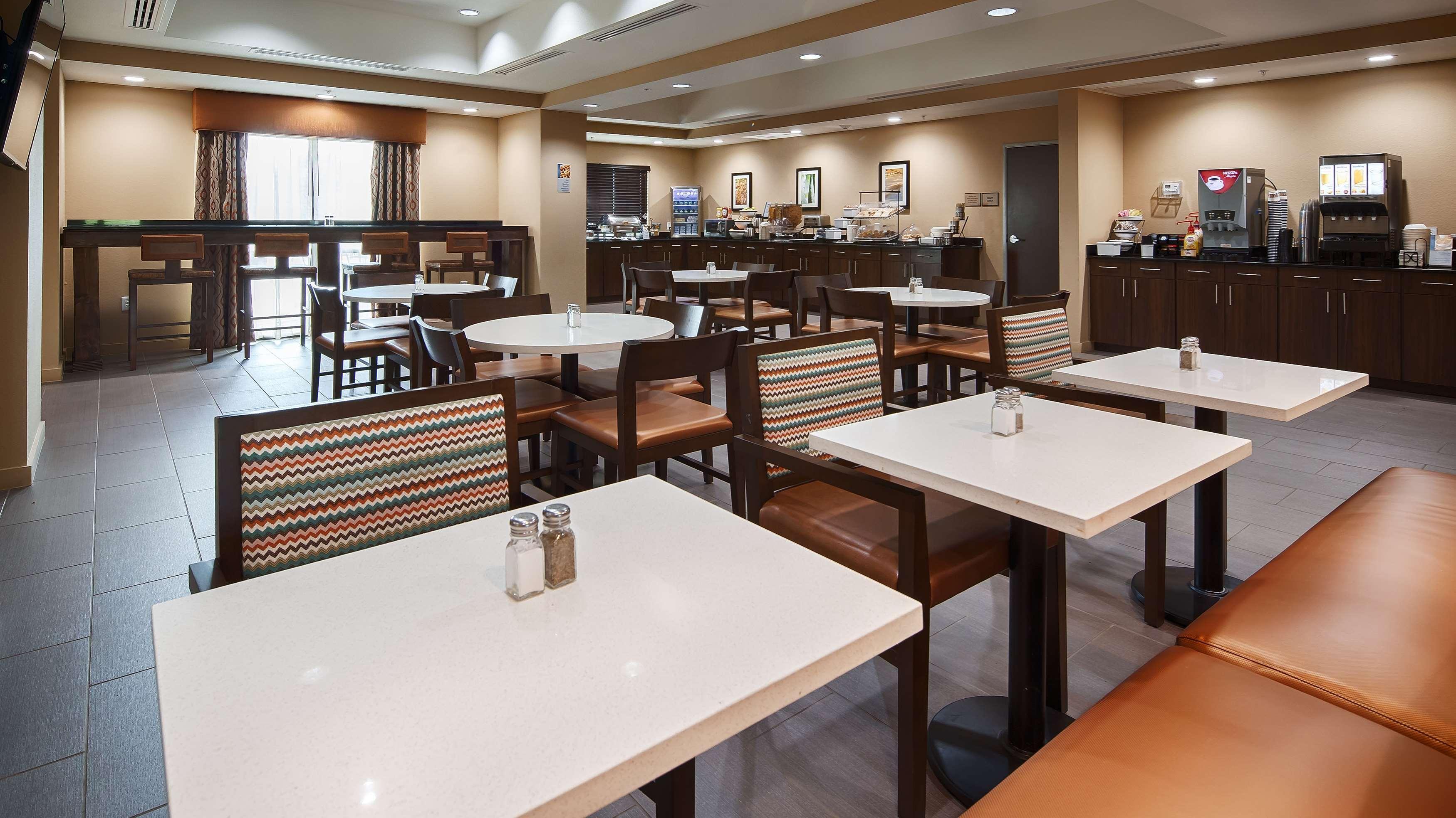 Best Western Plus Elmendorf Hotel San Antonio Hotel Екстериор снимка
