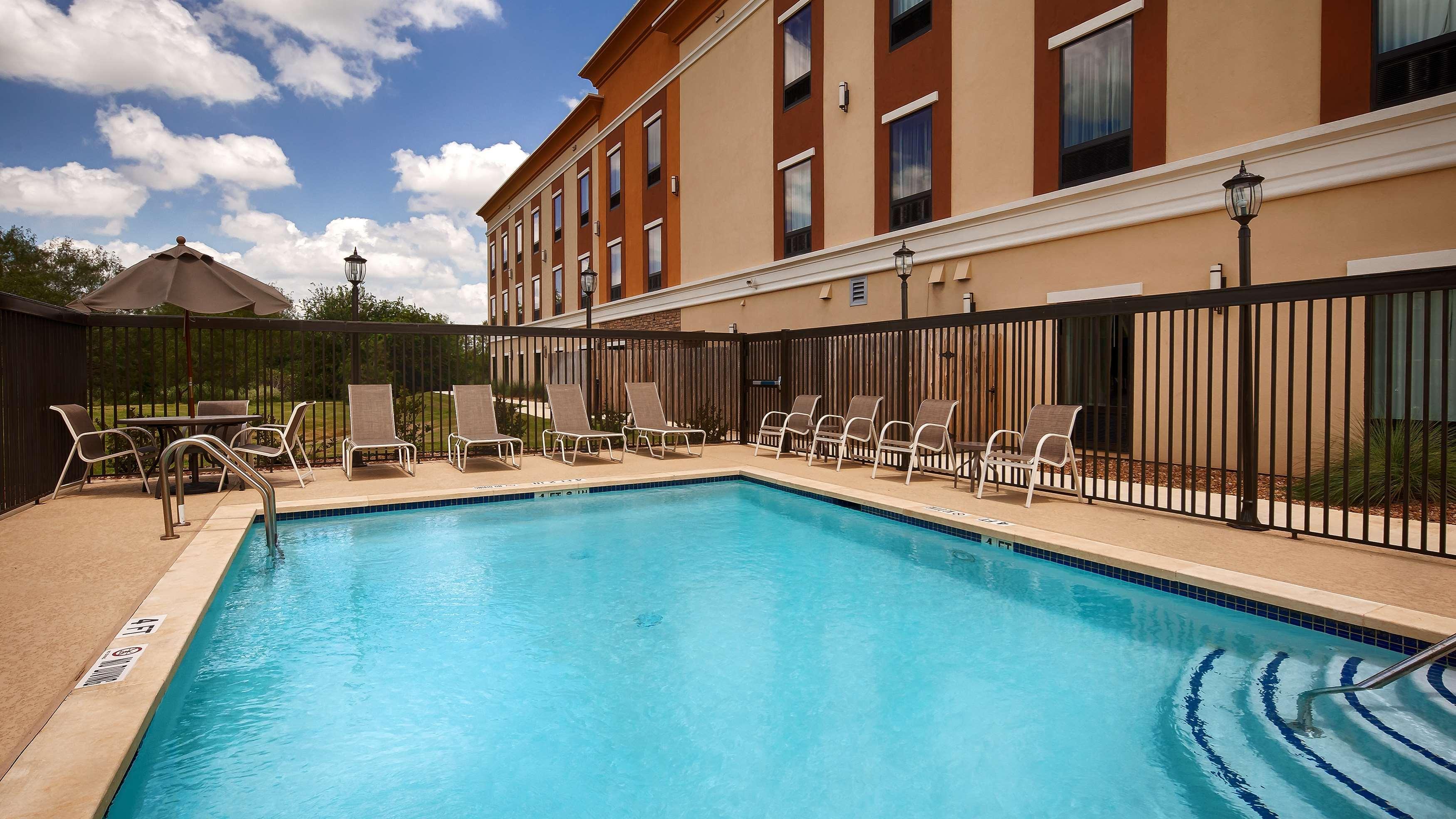 Best Western Plus Elmendorf Hotel San Antonio Hotel Екстериор снимка