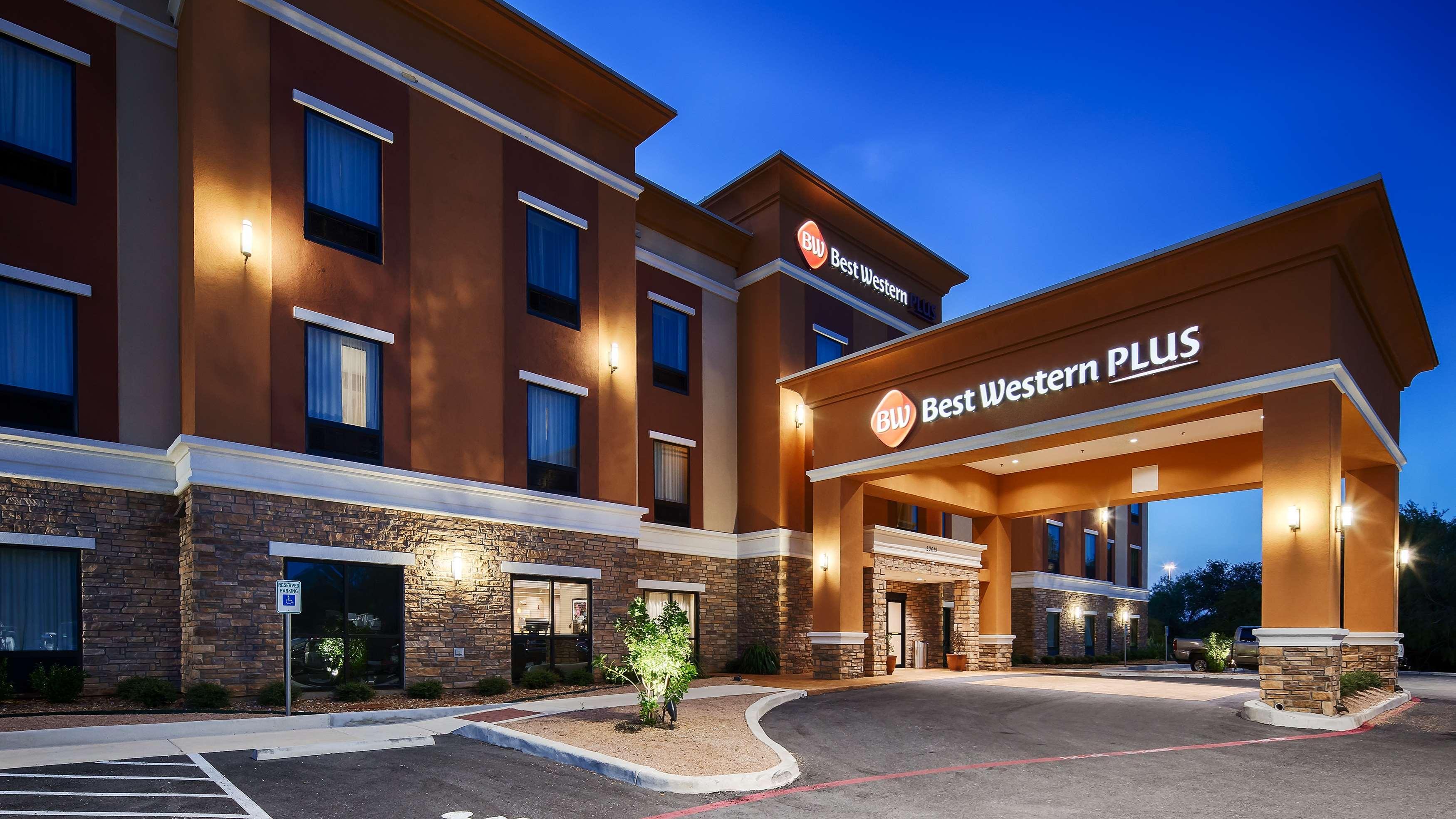 Best Western Plus Elmendorf Hotel San Antonio Hotel Екстериор снимка