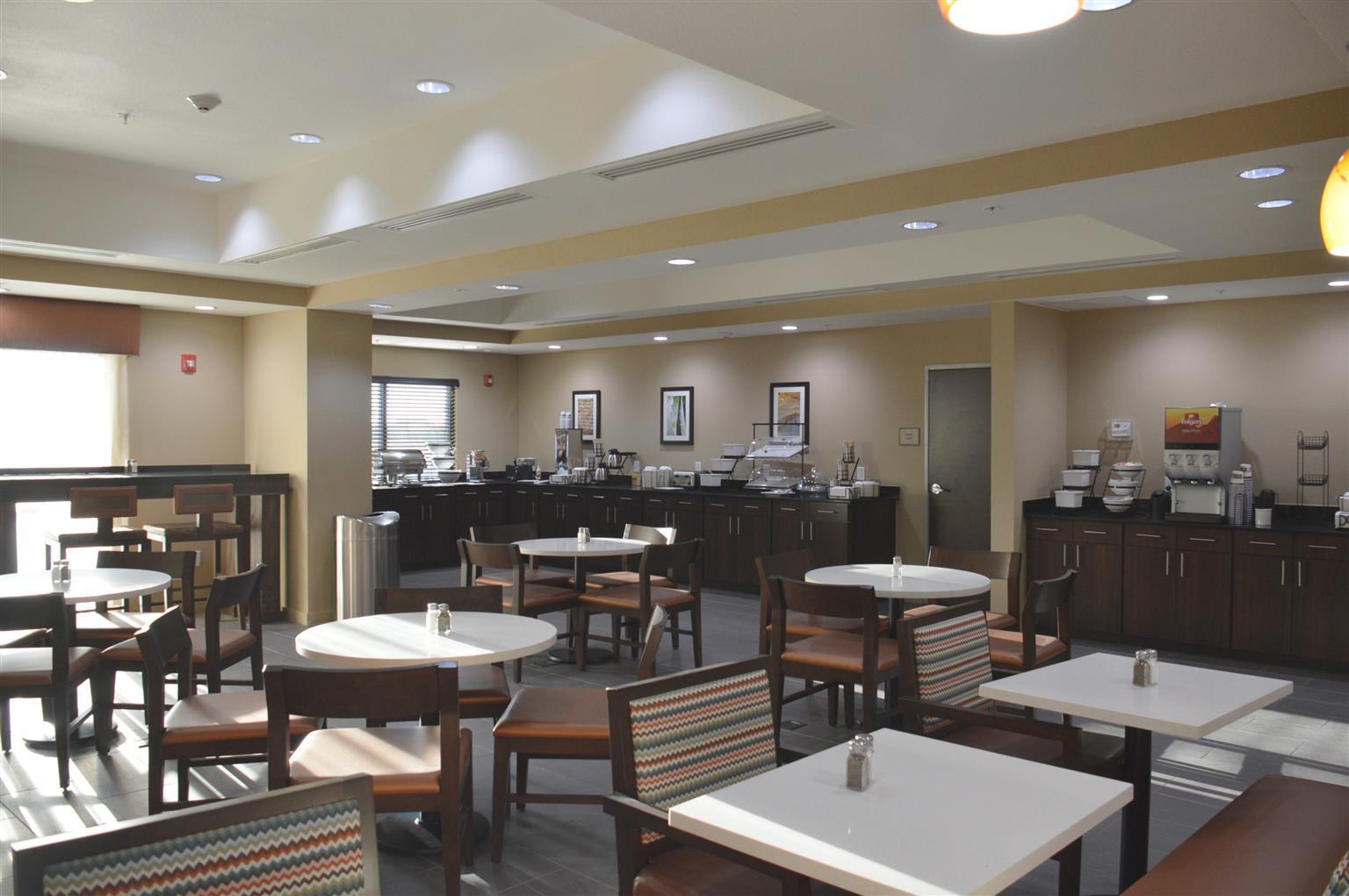 Best Western Plus Elmendorf Hotel San Antonio Hotel Екстериор снимка